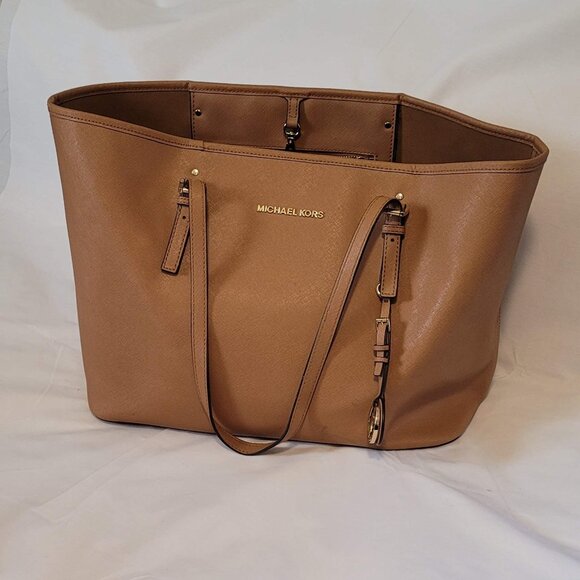 Michael Kors Brown Jet Set Travel Safiano handbag  NWOT - Picture 2 of 6